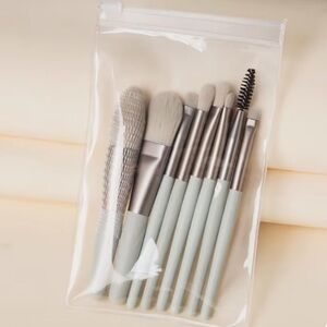 NWT No Label Green Travel Daily Use Makeup Brush Set